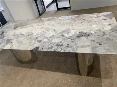 Mesa de cozinha em mármore cinza