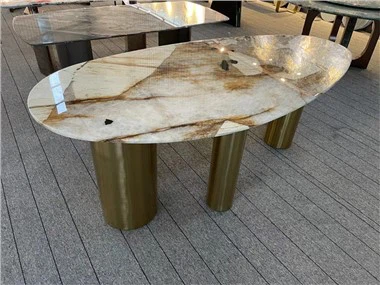 Mesa de jantar oval moderna em mármore