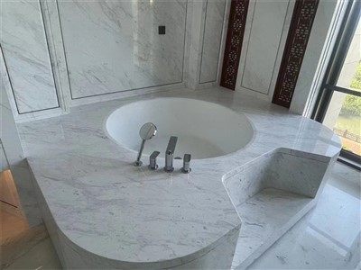 Banheiro de Pedra Natural