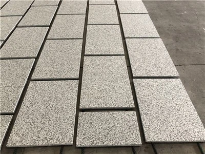 Ladrilhos de pedra para fora de casa