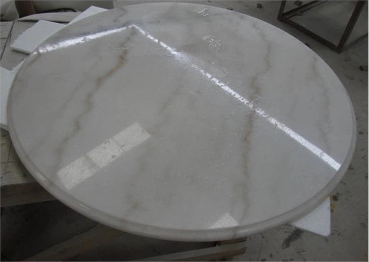 Mesa de jantar em mármore branco