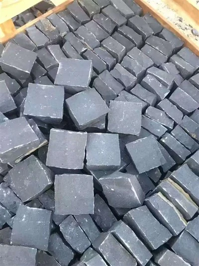 Espaços Externos Comerciais com Pavimentação Basáltica