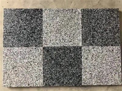 Cozinha com piso de cerâmica cinza escuro