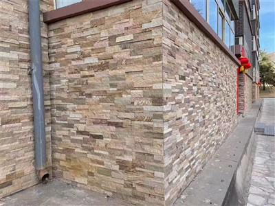 Painéis de parede externos com detalhes em pedra