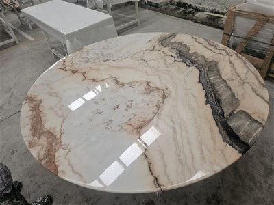 Mesa de jantar de luxo com top de mármore